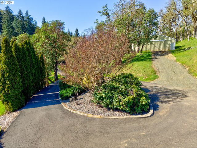 1386 ARCADIA Dr, Roseburg, OR 97470