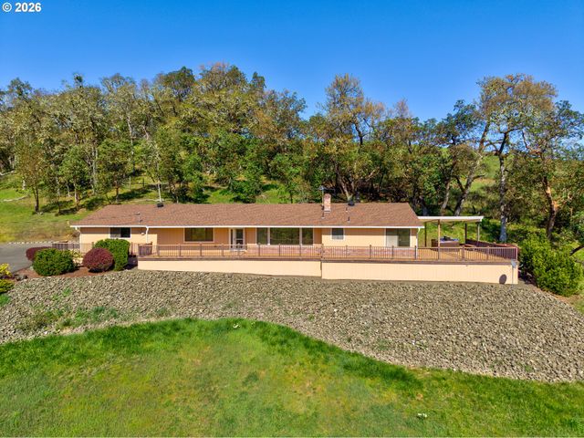 1386 ARCADIA Dr, Roseburg, OR 97470