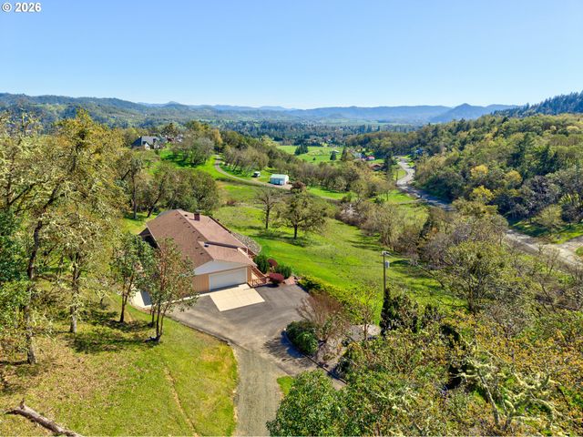 1386 ARCADIA Dr, Roseburg, OR 97470