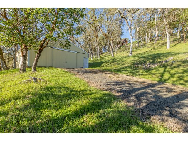 1386 ARCADIA Dr, Roseburg, OR 97470