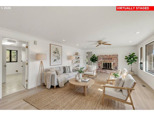 1386 ARCADIA Dr, Roseburg, OR 97470