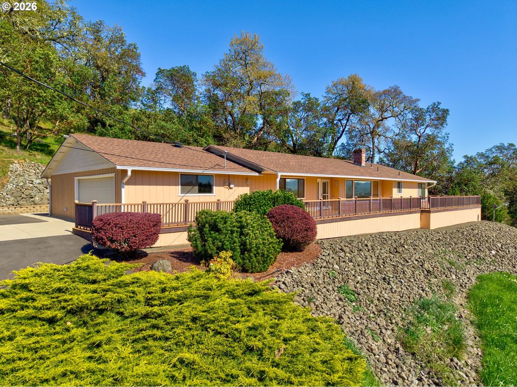 1386 ARCADIA Dr, Roseburg, OR 97470