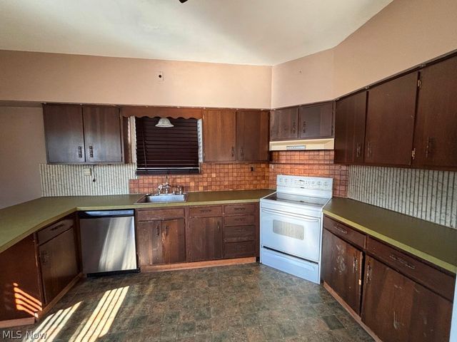 529 Railroad Street, Chester, WV 26034