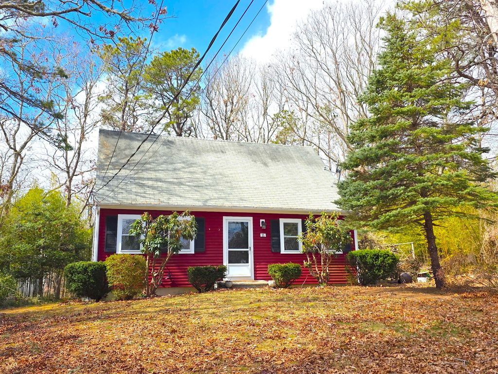 11 Webquish Lane, Mashpee, MA 02649