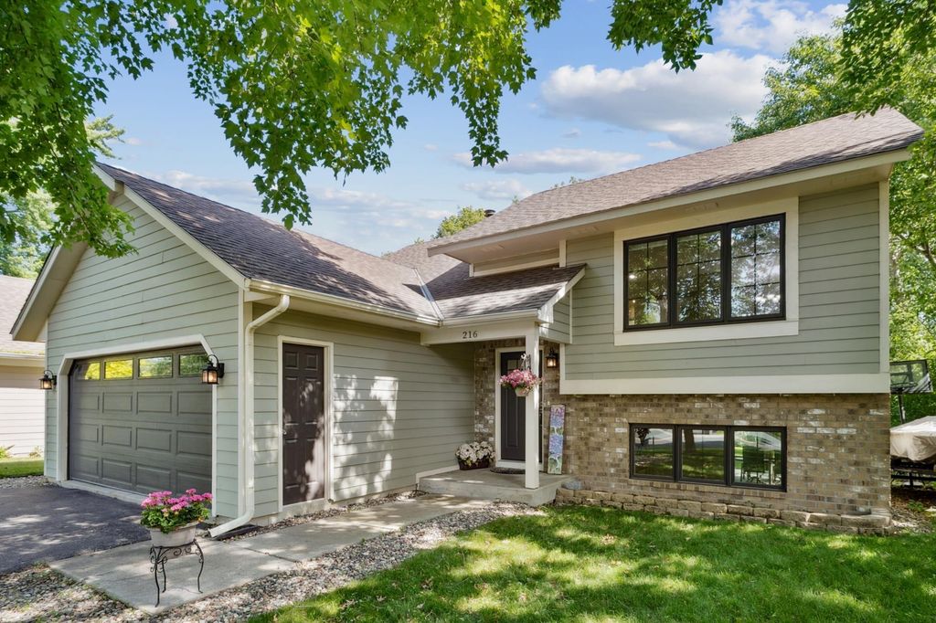 216 Wildhurst Road, Waconia, MN 55387