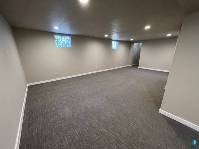 603 S Hawthorne Ave Avenue, Sioux Falls, SD 57104