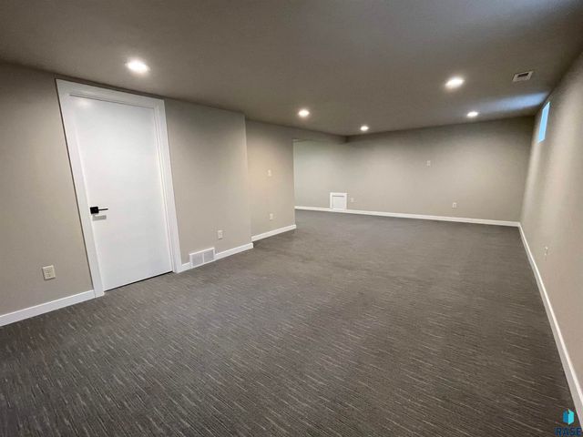 603 S Hawthorne Ave Avenue, Sioux Falls, SD 57104