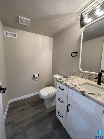 603 S Hawthorne Ave Avenue, Sioux Falls, SD 57104