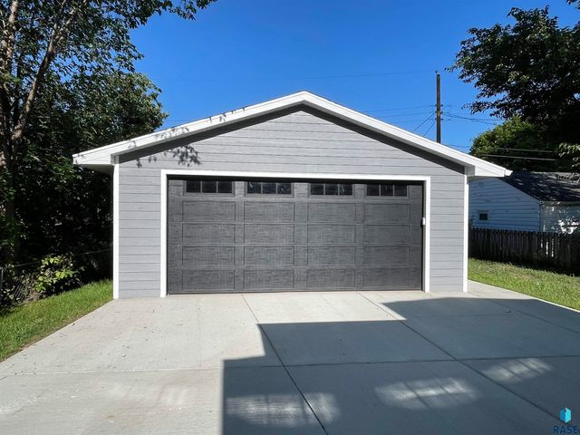 603 S Hawthorne Ave Avenue, Sioux Falls, SD 57104