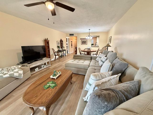 7320 Lake Cir Drive 204, Margate, FL 33063