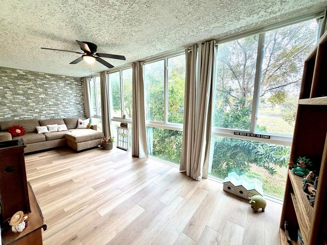 7320 Lake Cir Drive 204, Margate, FL 33063
