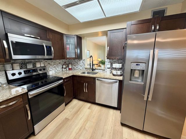 7320 Lake Cir Drive 204, Margate, FL 33063