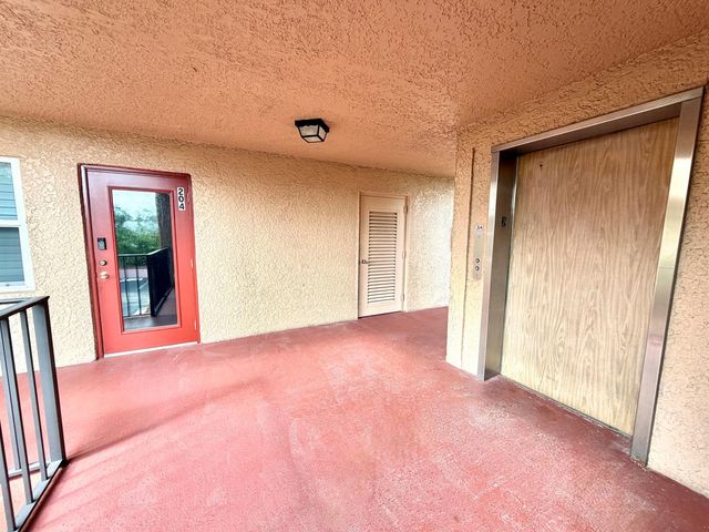 7320 Lake Cir Drive 204, Margate, FL 33063