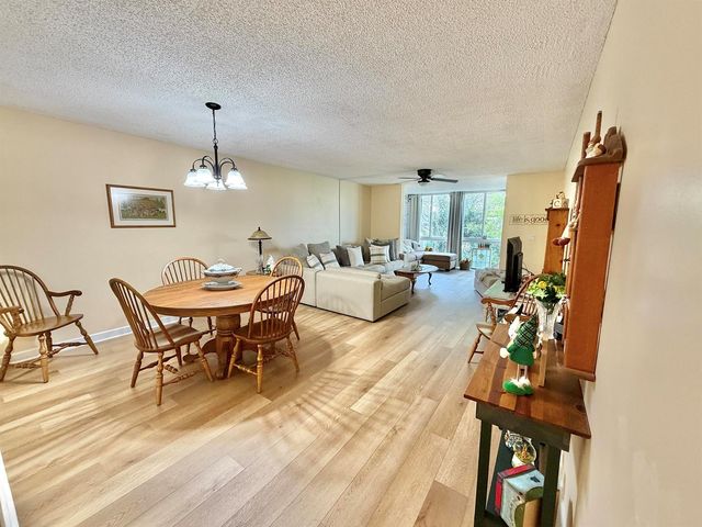 7320 Lake Cir Drive 204, Margate, FL 33063