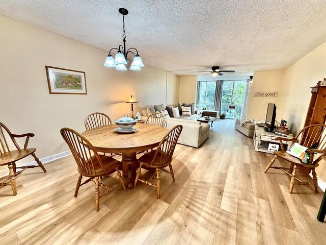7320 Lake Cir Drive 204, Margate, FL 33063
