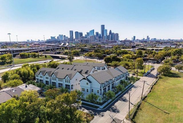 2745 Providence Street, Houston, TX 77020