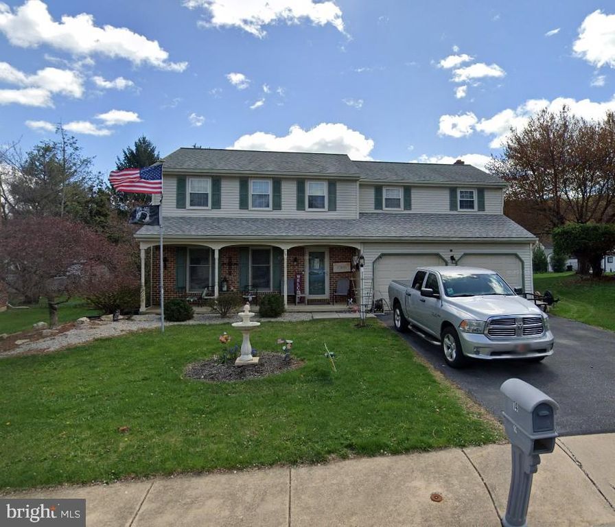 14 HAZELWOOD CIR, Ephrata, PA 17522
