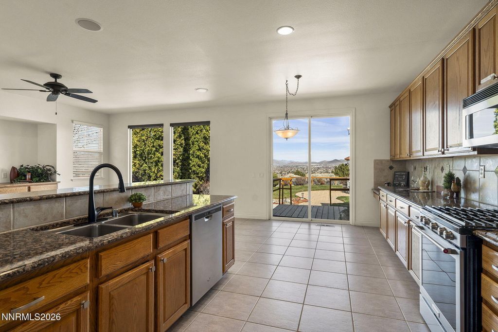 Image 11 of property listing at 2840 Falcon Ridge Drive, Sparks, NV 89436