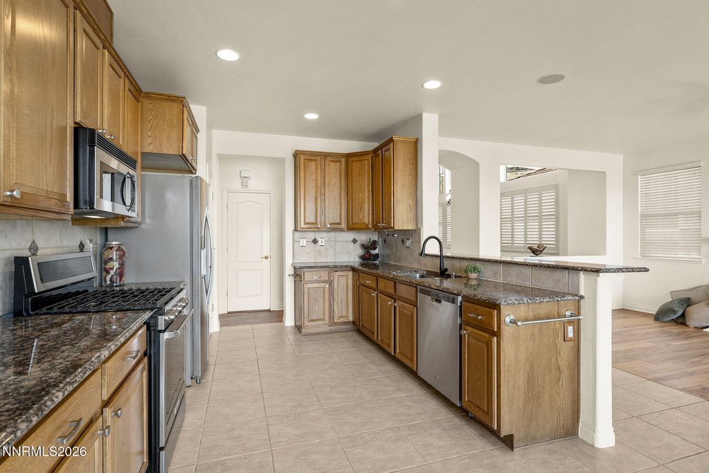 Image 12 of property listing at 2840 Falcon Ridge Drive, Sparks, NV 89436