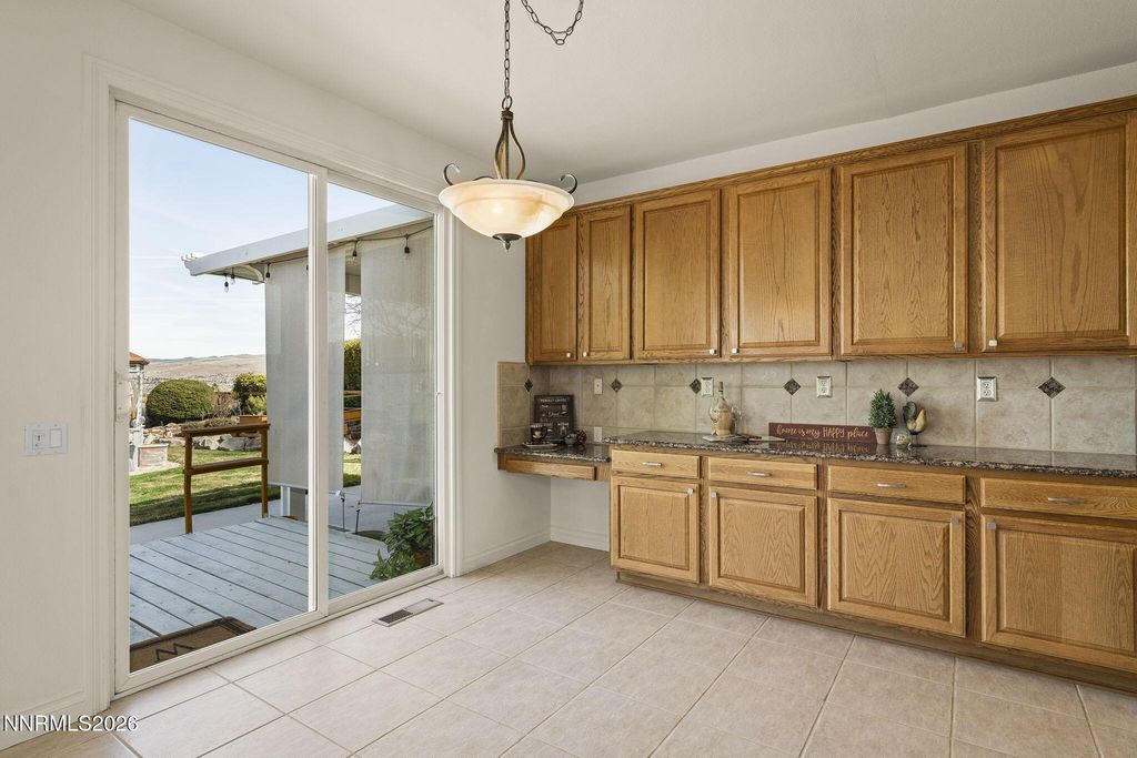 Image 13 of property listing at 2840 Falcon Ridge Drive, Sparks, NV 89436