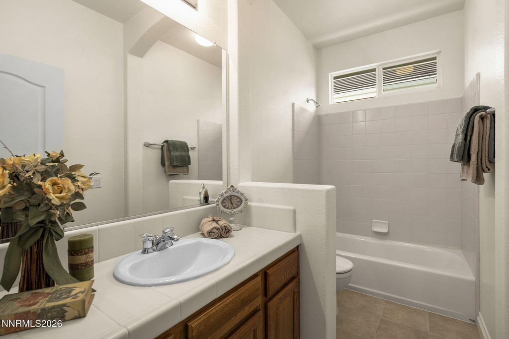 Image 24 of property listing at 2840 Falcon Ridge Drive, Sparks, NV 89436