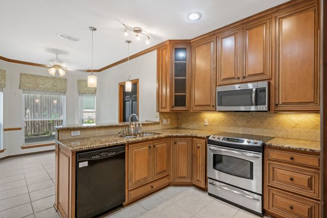3317 Tiverton Court, Arlington, TX 76001