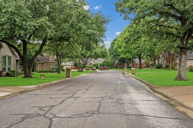 3317 Tiverton Court, Arlington, TX 76001