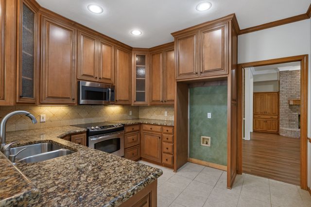 3317 Tiverton Court, Arlington, TX 76001