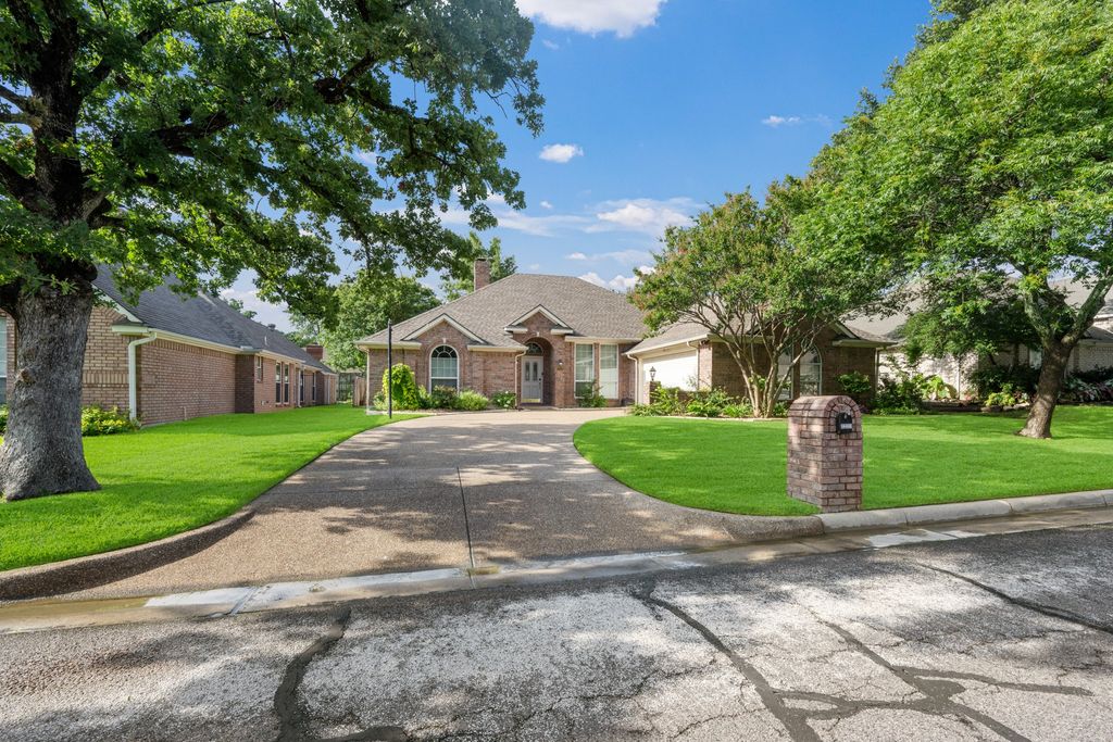 3317 Tiverton Court, Arlington, TX 76001