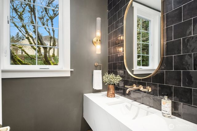 17120 SE 29th Place, Bellevue, WA 98008