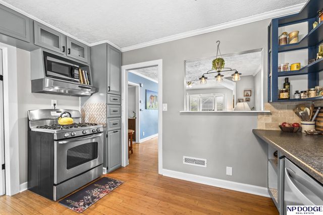 818 S 49 Avenue, Omaha, NE 68106