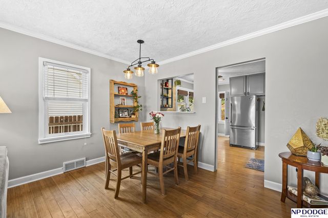 818 S 49 Avenue, Omaha, NE 68106