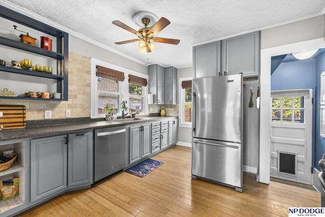 818 S 49 Avenue, Omaha, NE 68106