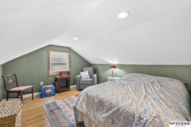 818 S 49 Avenue, Omaha, NE 68106