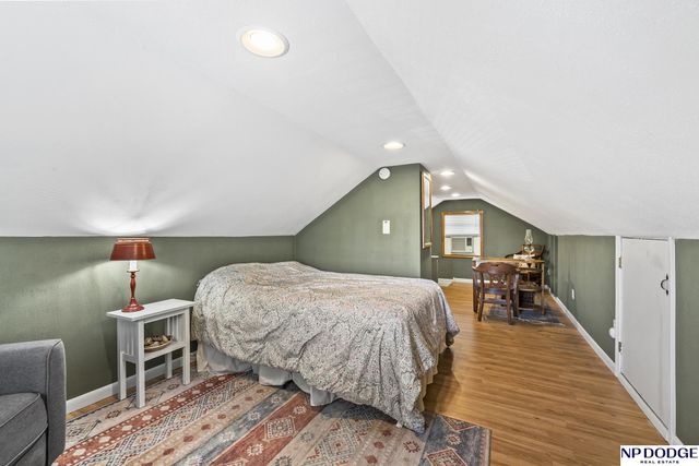 818 S 49 Avenue, Omaha, NE 68106