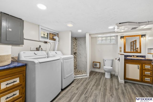 818 S 49 Avenue, Omaha, NE 68106