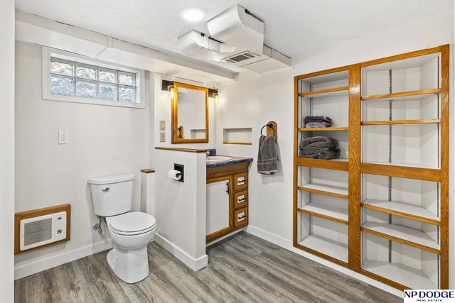 818 S 49 Avenue, Omaha, NE 68106