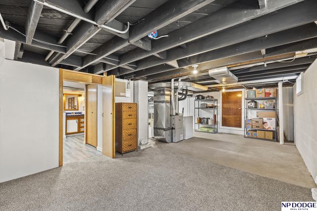 818 S 49 Avenue, Omaha, NE 68106