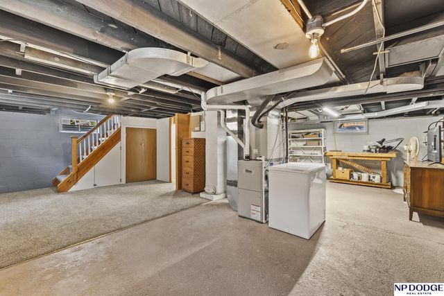 818 S 49 Avenue, Omaha, NE 68106