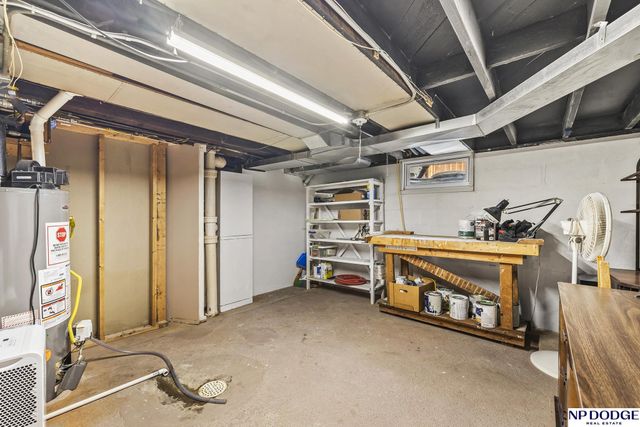 818 S 49 Avenue, Omaha, NE 68106