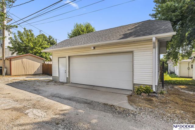 818 S 49 Avenue, Omaha, NE 68106