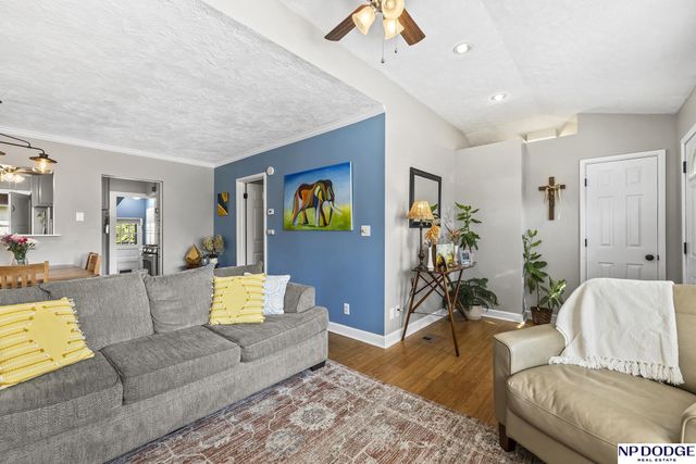 818 S 49 Avenue, Omaha, NE 68106