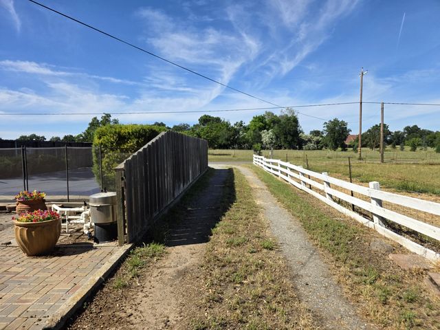 23773 River Road, Corning, CA 96021