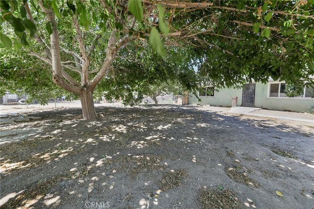 7812 Pearblossom, Littlerock, CA 93543