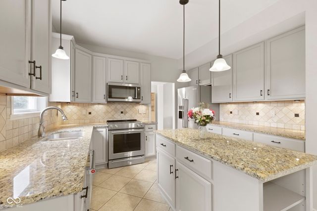 1107 Sugar Maple, Greenwood, IN 46143