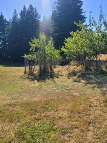 2517 Loop Road, Fortuna, CA 95540