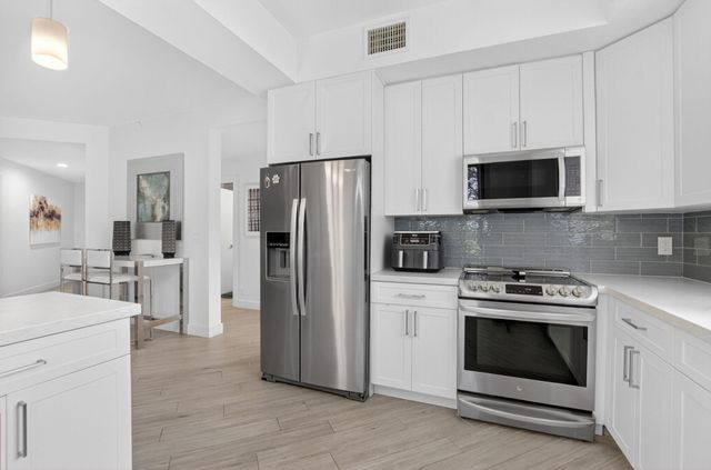 7546 La Paz Boulevard 205, Boca Raton, FL 33433