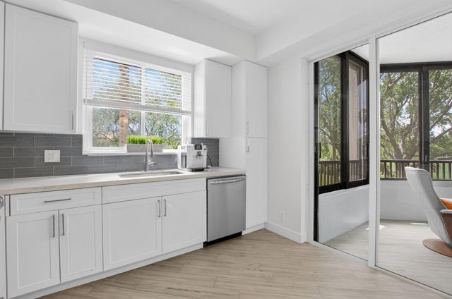 7546 La Paz Boulevard 205, Boca Raton, FL 33433