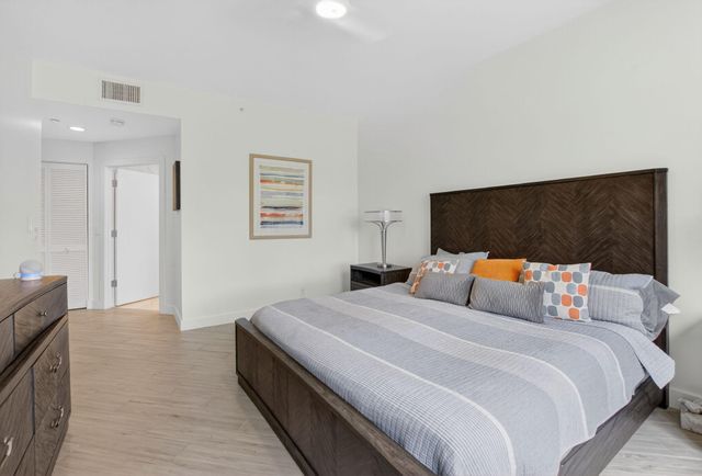 7546 La Paz Boulevard 205, Boca Raton, FL 33433