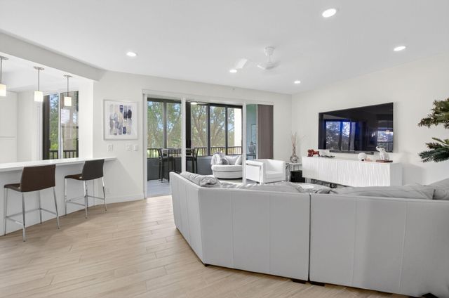 7546 La Paz Boulevard 205, Boca Raton, FL 33433